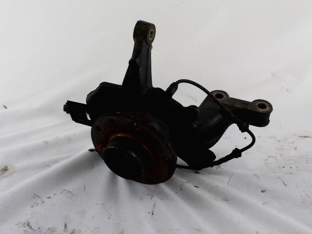 VRTLJIVI LEZAJ DESNO / PESTO KOLESA Z LEZAJEM SPREDAJ OEM N. 400147163R ORIGINAL REZERVNI DEL RENAULT MEGANE MK3 BZ0/1 B3 DZ0/1 KZ0/1 BER/SPORTOUR/ESTATE (2009 - 2015) DIESEL LETNIK 2014