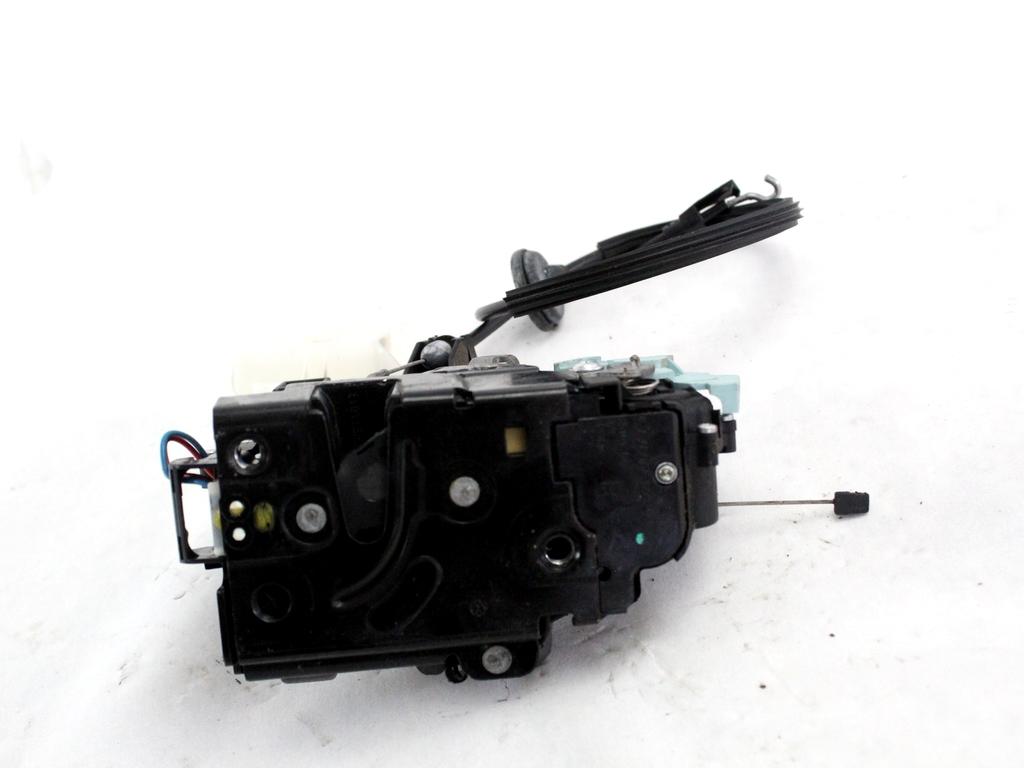 CENTRALNI ZAKLEP SPREDNJIH VRAT  OEM N. 3D1837016AR ORIGINAL REZERVNI DEL VOLKSWAGEN TOURAN 1T3 MK1 R2 (2010 - 2015) DIESEL LETNIK 2015