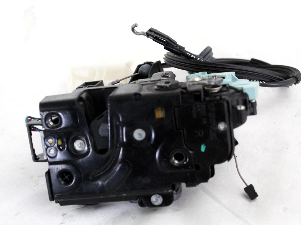 CENTRALNO ZAKLEPANJE ZADNJIH DESNIH VRAT OEM N. 7L0839016J ORIGINAL REZERVNI DEL VOLKSWAGEN TOURAN 1T3 MK1 R2 (2010 - 2015) DIESEL LETNIK 2015