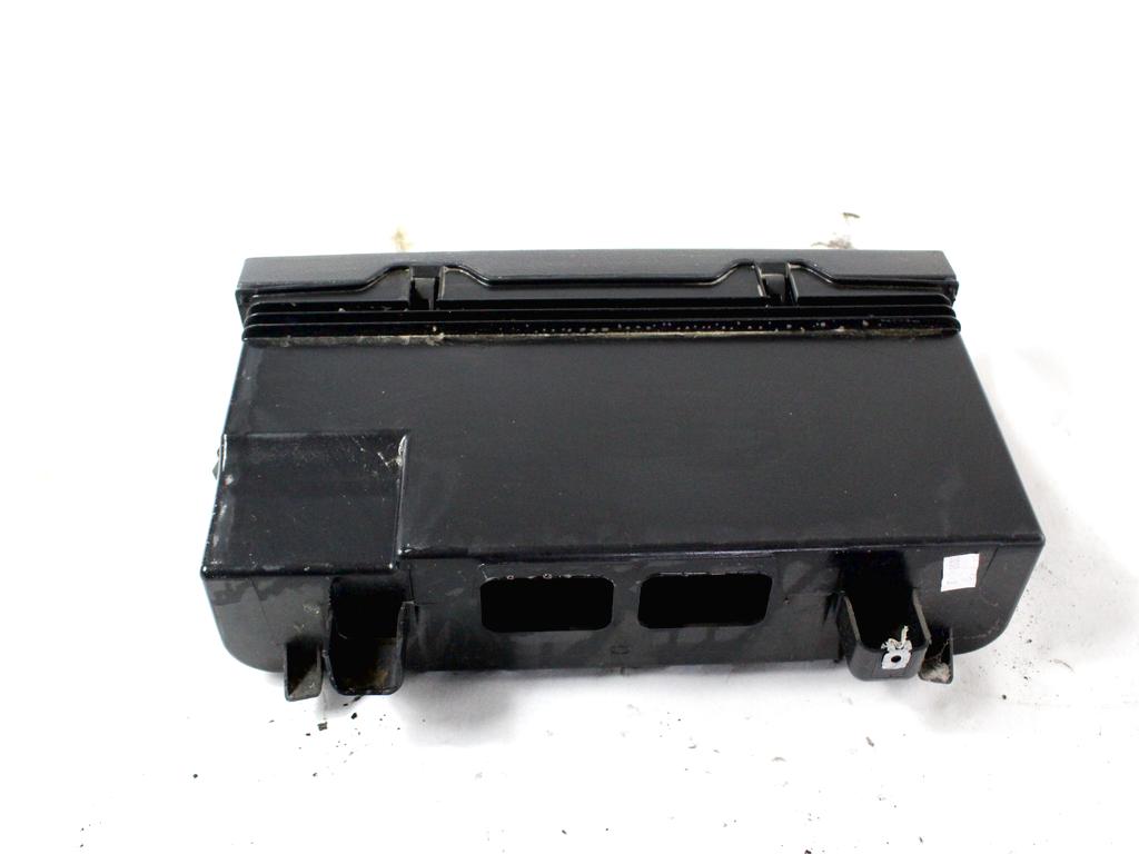 PREDAL ZA DOKUMENTE OEM N. 1T0881580C ORIGINAL REZERVNI DEL VOLKSWAGEN TOURAN 1T3 MK1 R2 (2010 - 2015) DIESEL LETNIK 2015