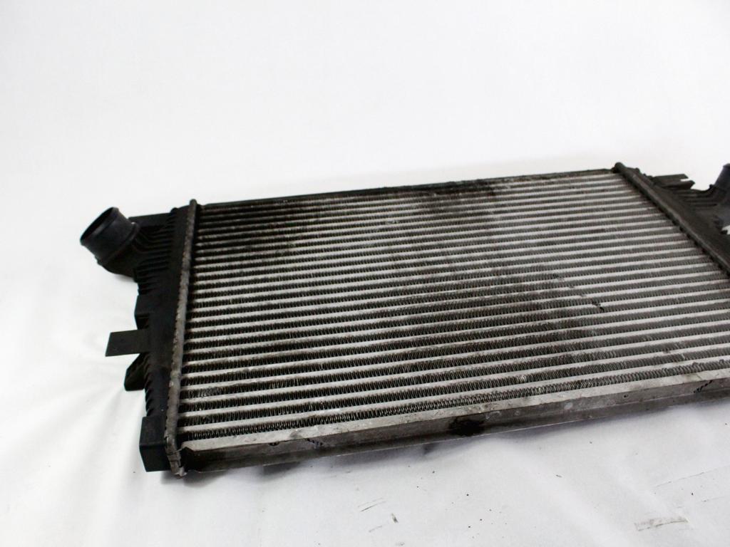 HLADILNIK INTERCOOLER OEM N. 50507299 ORIGINAL REZERVNI DEL ALFA ROMEO 159 939 BER/SW (2005 - 2013) DIESEL LETNIK 2010