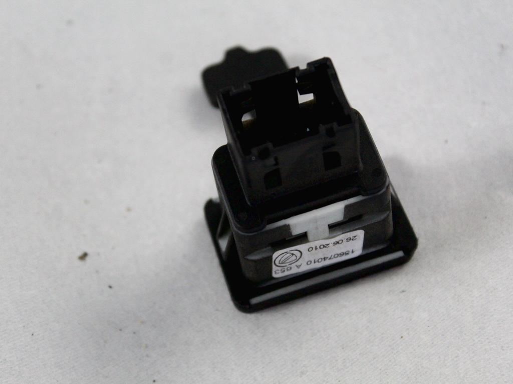 USB / AUX OEM N. 156074010 ORIGINAL REZERVNI DEL ALFA ROMEO 159 939 BER/SW (2005 - 2013) DIESEL LETNIK 2010