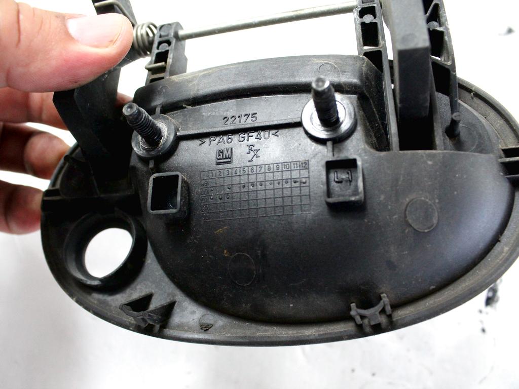 ZUNANJA KLJUKA SPREDNJA LEVA VRATA OEM N. 9201063 ORIGINAL REZERVNI DEL OPEL CORSA C X01 (10/2000 - 2004) BENZINA LETNIK 2001