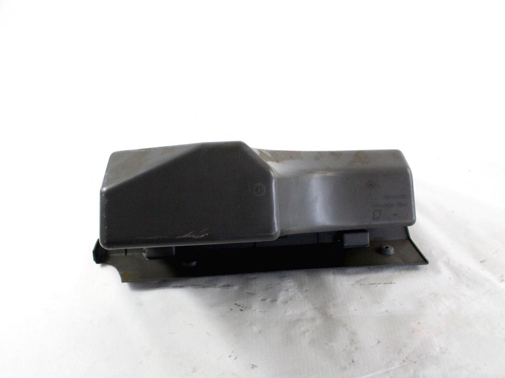 PREDAL ZA DOKUMENTE OEM N. 9114403 ORIGINAL REZERVNI DEL OPEL CORSA C X01 (10/2000 - 2004) BENZINA LETNIK 2001