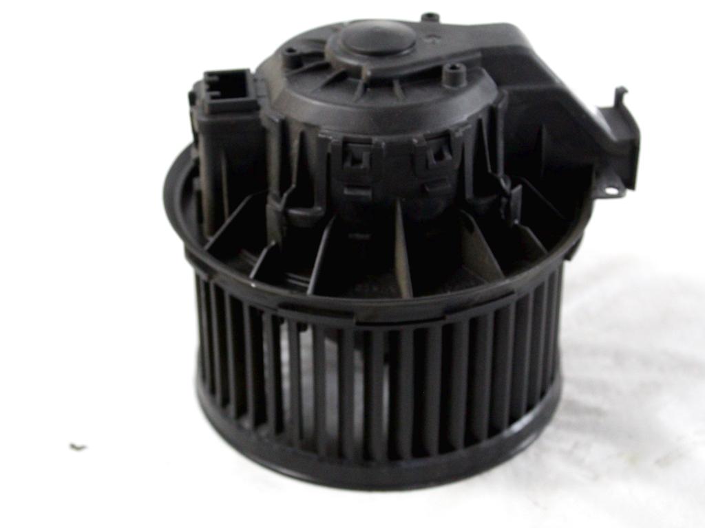 VENTILATOR  KABINE  OEM N. 8E2H-18456-AA ORIGINAL REZERVNI DEL FORD FIESTA CB1 CNN MK6 (09/2008 - 11/2012) BENZINA/GPL LETNIK 2009