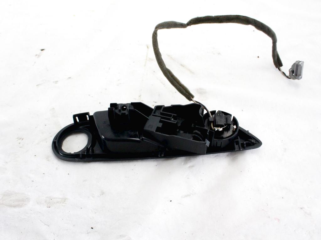 NOTRANJA KLJUKA  OEM N. 8A61-A2260-AFW ORIGINAL REZERVNI DEL FORD FIESTA CB1 CNN MK6 (09/2008 - 11/2012) BENZINA/GPL LETNIK 2009