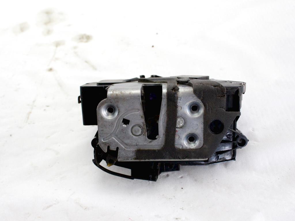 CENTRALNI ZAKLEP SPREDNJIH VRAT  OEM N. 8A6A-A21812-BE ORIGINAL REZERVNI DEL FORD FIESTA CB1 CNN MK6 (09/2008 - 11/2012) BENZINA/GPL LETNIK 2009