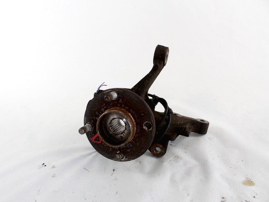 VRTLJIVI LEZAJ DESNO / PESTO KOLESA Z LEZAJEM SPREDAJ OEM N. 1544566 ORIGINAL REZERVNI DEL FORD FIESTA CB1 CNN MK6 (09/2008 - 11/2012) BENZINA/GPL LETNIK 2009