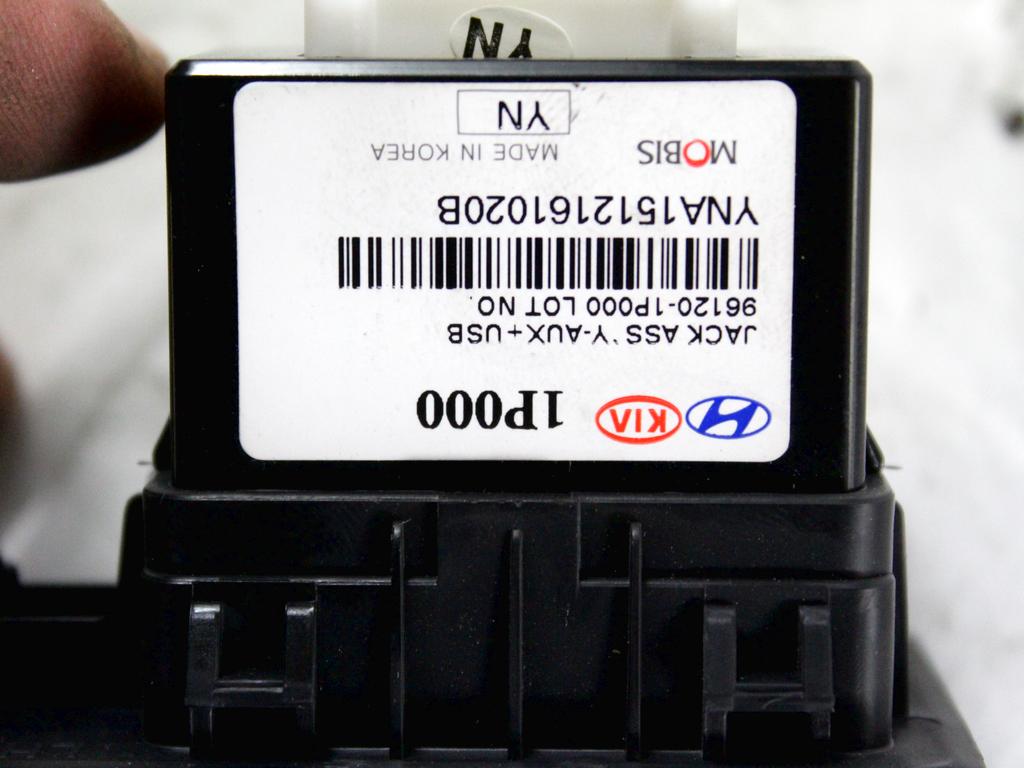 USB / AUX OEM N. 96120-1P000 ORIGINAL REZERVNI DEL KIA VENGA YN (2010 - 2019)DIESEL LETNIK 2016