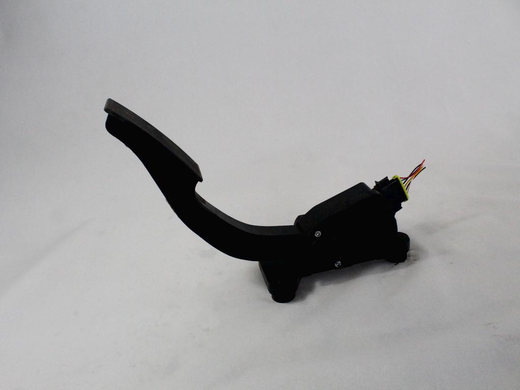 PEDALI OEM N. 327001P100 ORIGINAL REZERVNI DEL KIA VENGA YN (2010 - 2019)DIESEL LETNIK 2016