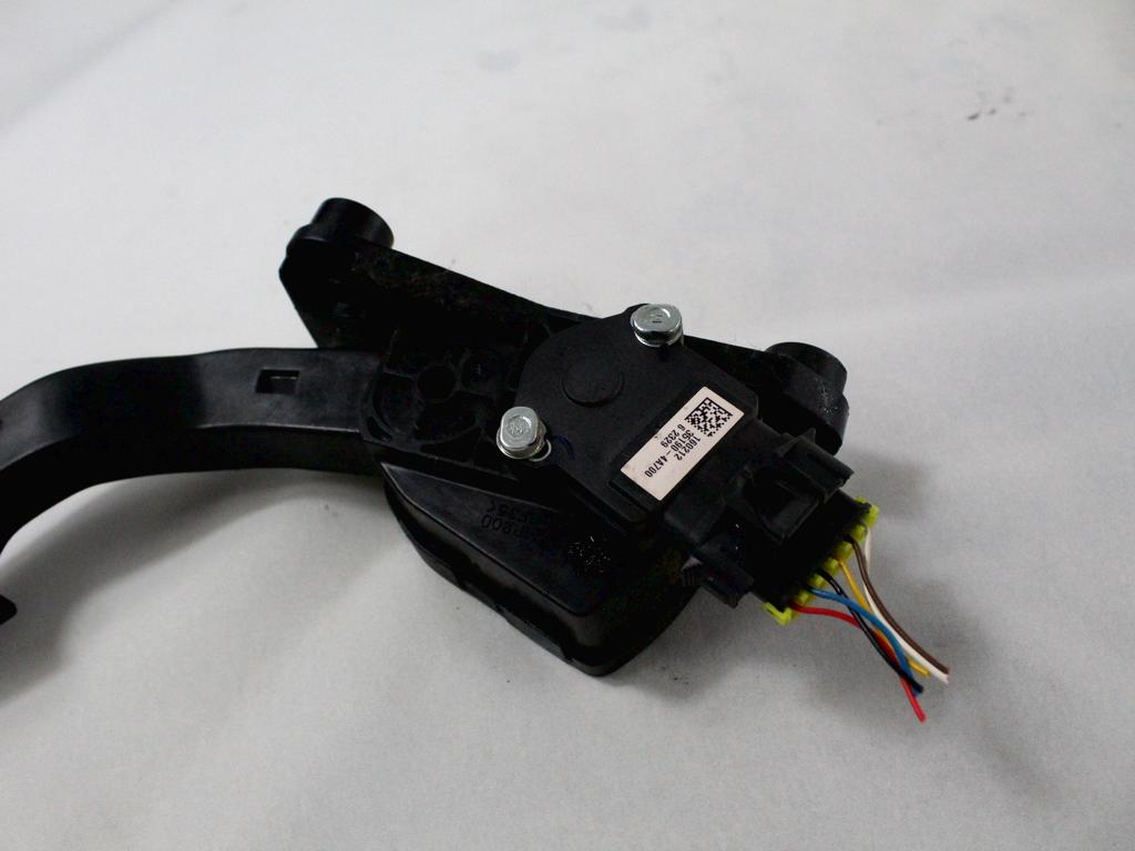 PEDALI OEM N. 327001P100 ORIGINAL REZERVNI DEL KIA VENGA YN (2010 - 2019)DIESEL LETNIK 2016