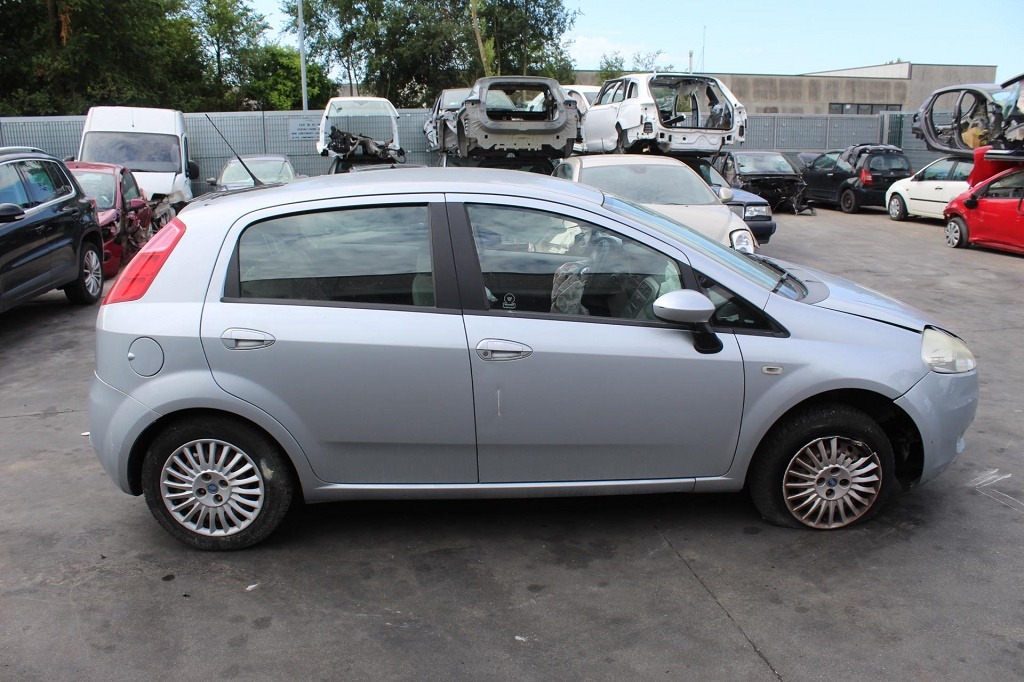 FIAT GRANDE PUNTO 1.2 B 48KW 5M 5P (2006) RICAMBI IN MAGAZZINO