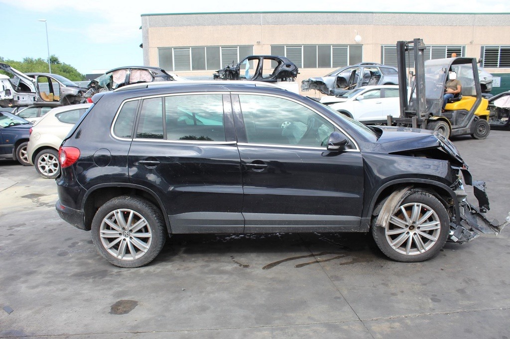 VOLKSWAGEN TIGUAN 2.0 D 4X4 103KW 6M 5P (2009) RICAMBI IN MAGAZZINO