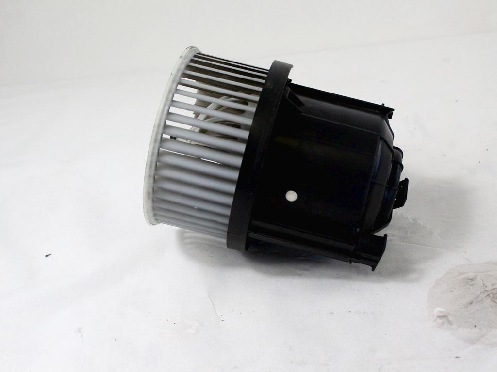 VENTILATOR  KABINE  OEM N. LR159881 ORIGINAL REZERVNI DEL LAND ROVER RANGE ROVER EVOQUE L551 (DAL 2019)IBRIDO (ELETTRICO-DIESEL)   LETNIK 2021