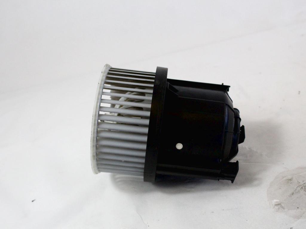 VENTILATOR  KABINE  OEM N. LR159881 ORIGINAL REZERVNI DEL LAND ROVER RANGE ROVER EVOQUE L551 (DAL 2019)IBRIDO (ELETTRICO-DIESEL)   LETNIK 2021