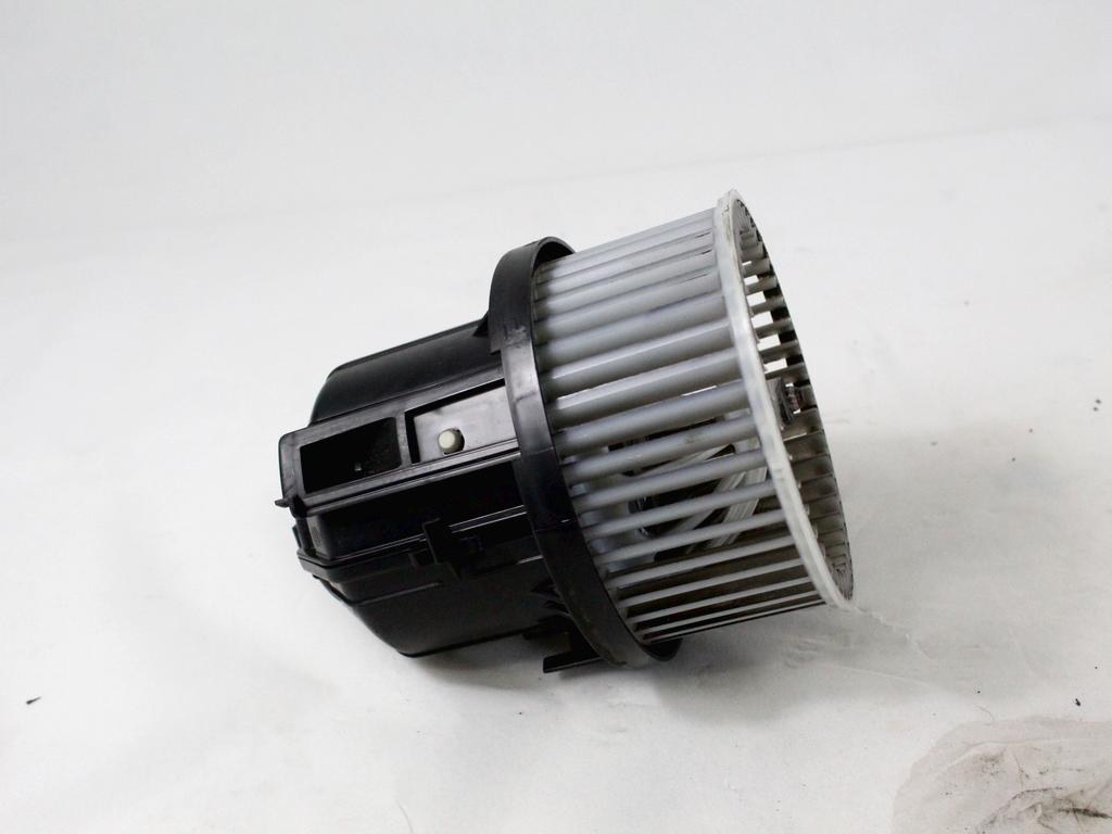 VENTILATOR  KABINE  OEM N. LR159881 ORIGINAL REZERVNI DEL LAND ROVER RANGE ROVER EVOQUE L551 (DAL 2019)IBRIDO (ELETTRICO-DIESEL)   LETNIK 2021