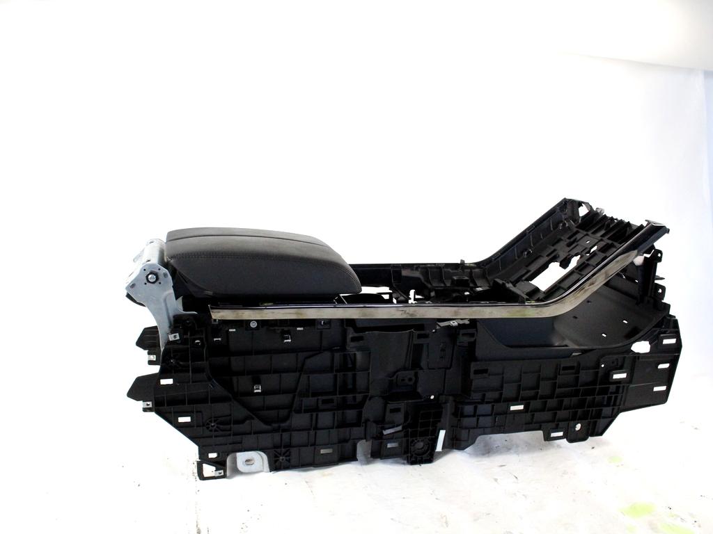 NASLON ZA ROKE/SREDINSKA KONZOLA OEM N. LR139528 ORIGINAL REZERVNI DEL LAND ROVER RANGE ROVER EVOQUE L551 (DAL 2019)IBRIDO (ELETTRICO-DIESEL)   LETNIK 2021