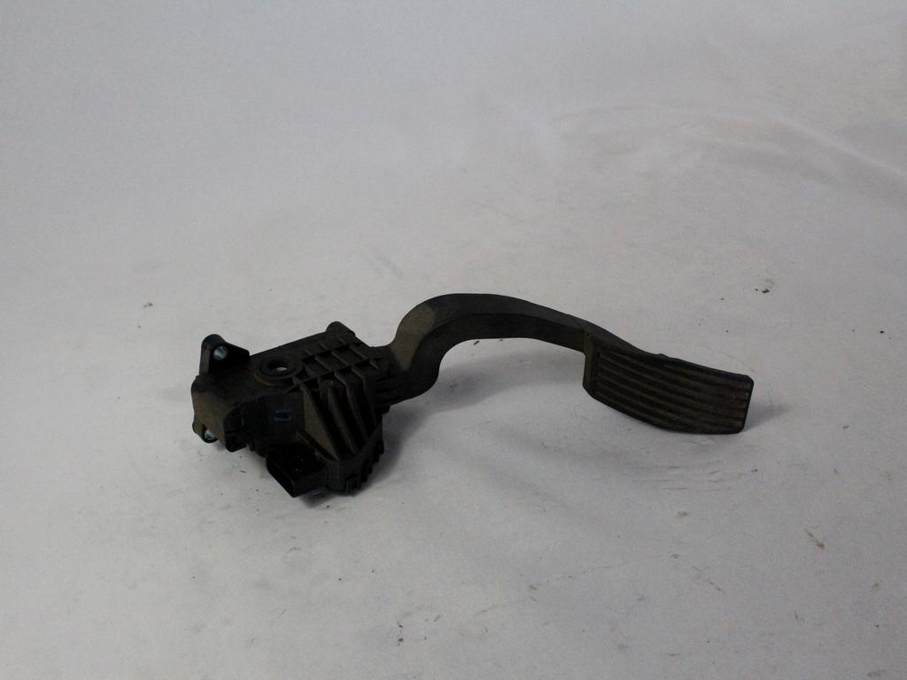 PEDALI OEM N. 55702020 ORIGINAL REZERVNI DEL ALFA ROMEO MITO 955 (2008 - 2018) BENZINA/GPL LETNIK 2010