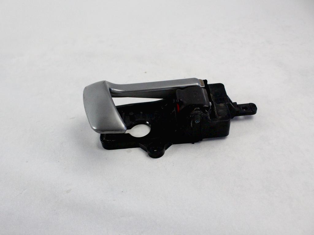 NOTRANJA KLJUKA  OEM N. 82623-CM000 ORIGINAL REZERVNI DEL HYUNDAI SANTA FE CM MK2 (2006 - 2012)DIESEL LETNIK 2011