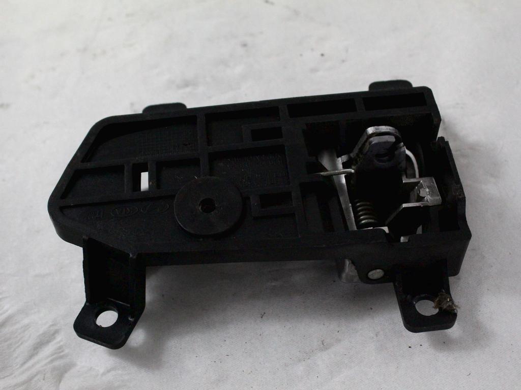 NOTRANJA KLJUKA  OEM N. 82620-3U000 ORIGINAL REZERVNI DEL KIA SPORTAGE SL MK3 (2010 - 2016)DIESEL LETNIK 2013