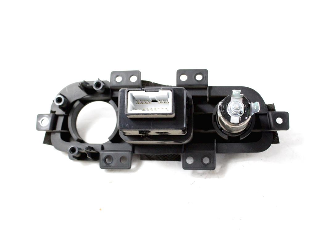 USB / AUX OEM N. 96110-3W000 ORIGINAL REZERVNI DEL KIA SPORTAGE SL MK3 (2010 - 2016)DIESEL LETNIK 2013