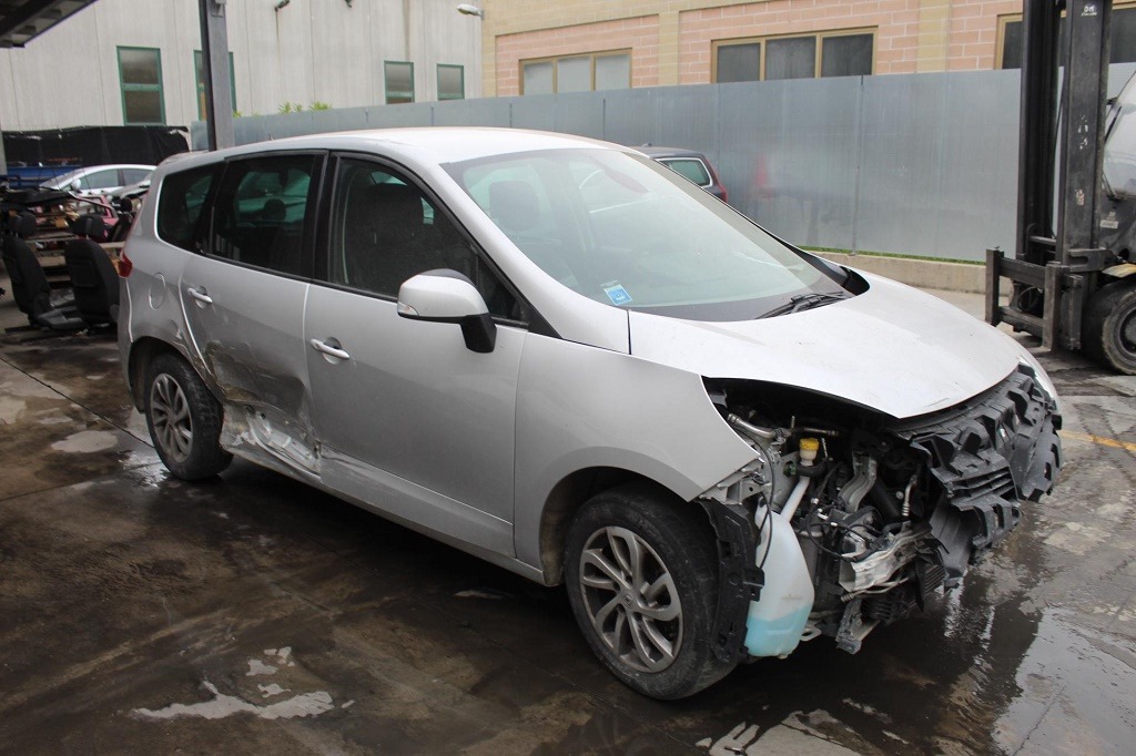 RENAULT GRAND SCENIC 1.5 D 81KW 6M 5P (2014) RICAMBI IN MAGAZZINO