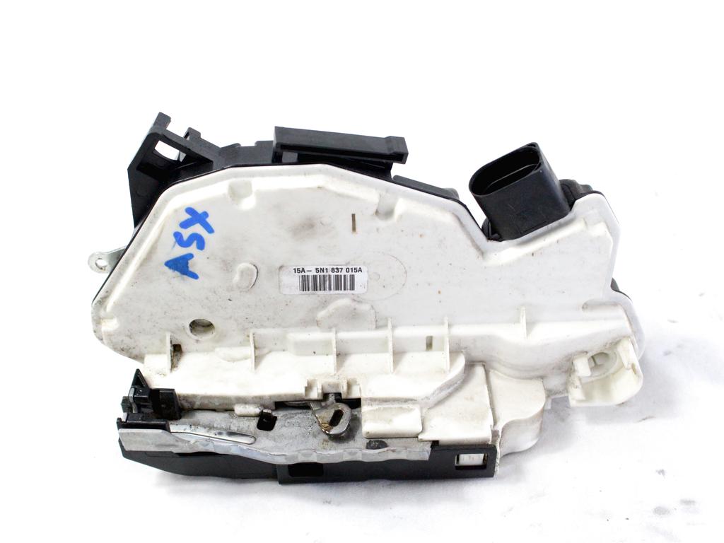 CENTRALNO ZAKLEPANJE PREDNIH LEVIH VRAT OEM N. 5N1837015A ORIGINAL REZERVNI DEL VOLKSWAGEN TIGUAN 5N MK1 (2007 - 2011)DIESEL LETNIK 2009