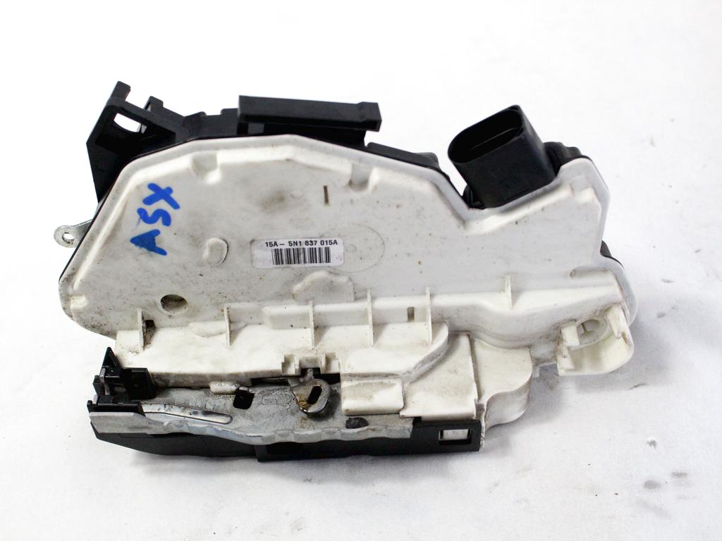 CENTRALNO ZAKLEPANJE PREDNIH LEVIH VRAT OEM N. 5N1837015A ORIGINAL REZERVNI DEL VOLKSWAGEN TIGUAN 5N MK1 (2007 - 2011)DIESEL LETNIK 2009