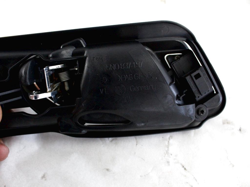 NOTRANJA KLJUKA  OEM N. 5N0837197 ORIGINAL REZERVNI DEL VOLKSWAGEN TIGUAN 5N MK1 (2007 - 2011)DIESEL LETNIK 2009