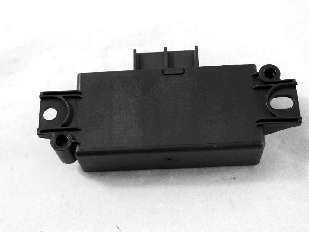 ECU PARKIRNI SENZORJI OEM N. 284L04495R ORIGINAL REZERVNI DEL RENAULT CLIO B7 SCE MK5 (DAL 2019)IBRIDO (ELETRICO-BENZINA) LETNIK 2022