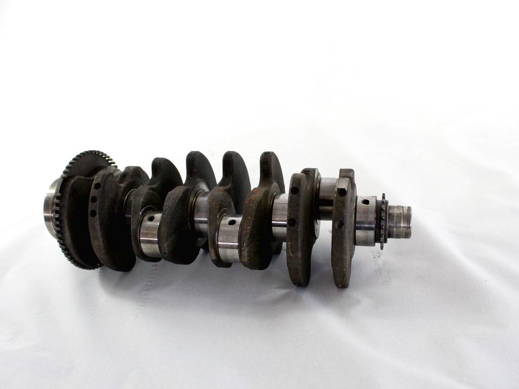 GRED MOTORJA OEM N. 038105021K ORIGINAL REZERVNI DEL AUDI A4 B6 8E2 8E5 BER/SW (2001 - 2005) DIESEL LETNIK 2002