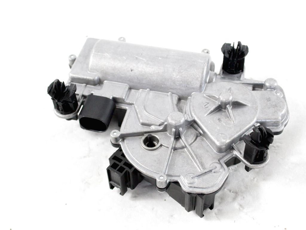 ZAKLEPANJE PRTLJA?NIH VRAT  OEM N. 3V5827887B ORIGINAL REZERVNI DEL AUDI A4 B9 BER/SW/ALLROAD (2015 - 2019)DIESEL LETNIK 2017