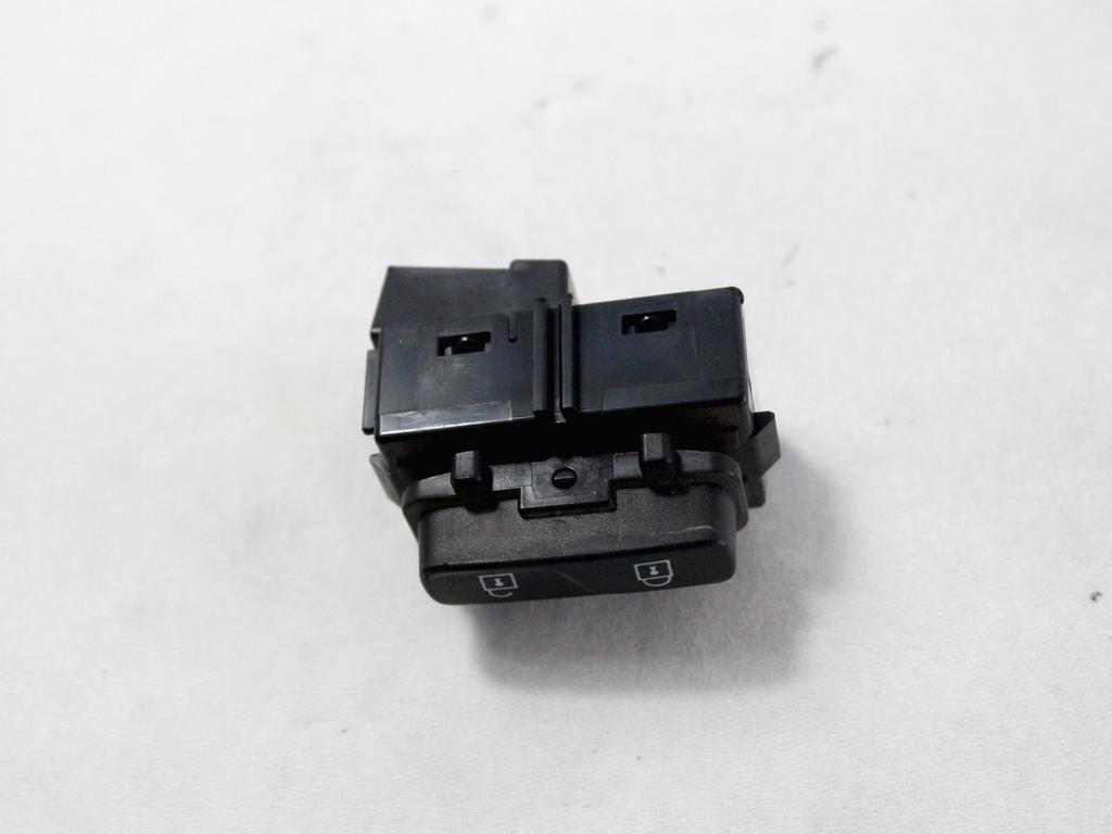 31318988 COMANDO INTERRUTTORE CHIUSURA APERTURA INTERNA PORTE PORTA ANTERIORE DESTRA VOLVO V70 SW 2.0 D 120KW AUT 5P (2011) RICAMBIO USATO