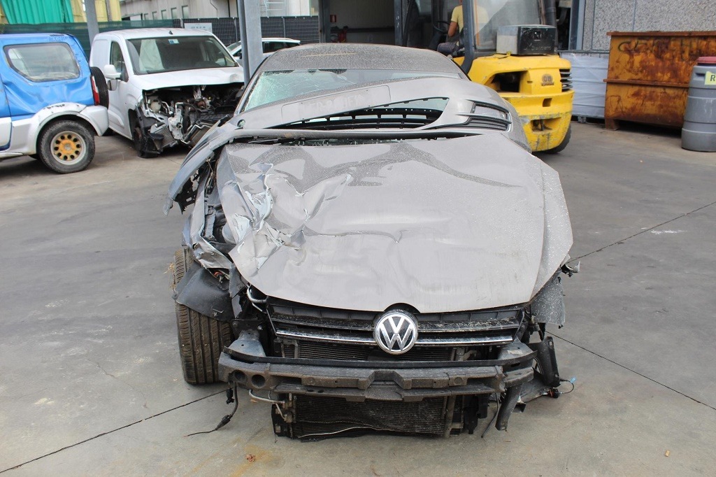 VOLKSWAGEN GOLF 7 1.6 D 77KW 5M 5P (2013) RICAMBI IN MAGAZZINO