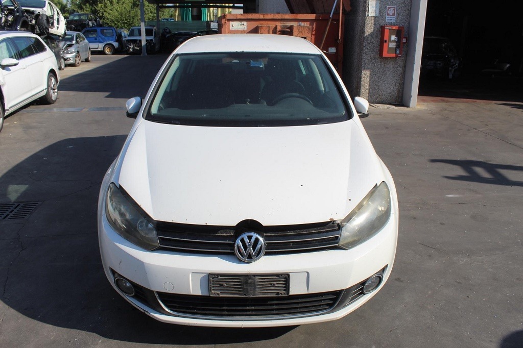 VOLKSWAGEN GOLF 6 1.6 D 77KW AUT 5P (2009) RICAMBI IN MAGAZZINO