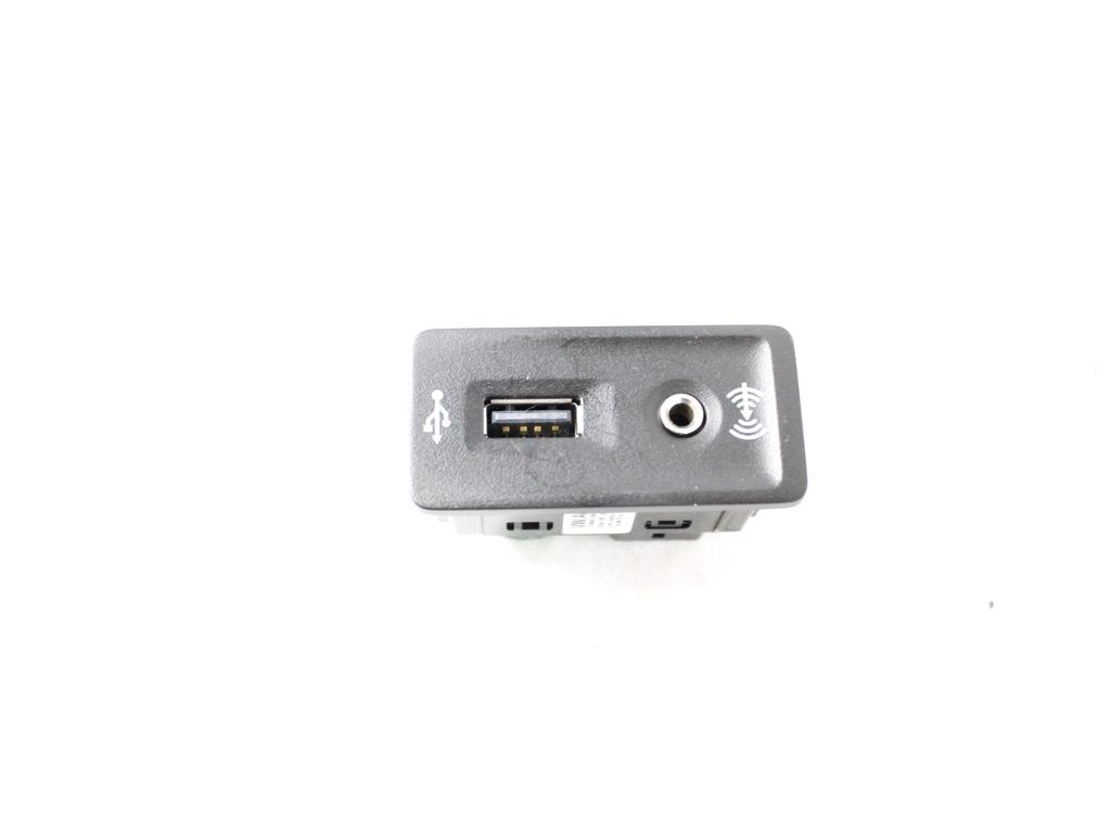 5G0035222 PORTA INGRESSO USB AUX SEAT LEON ST SW 1.4 M 81KW 6M 5P (2015) RICAMBIO USATO 5Q0035724