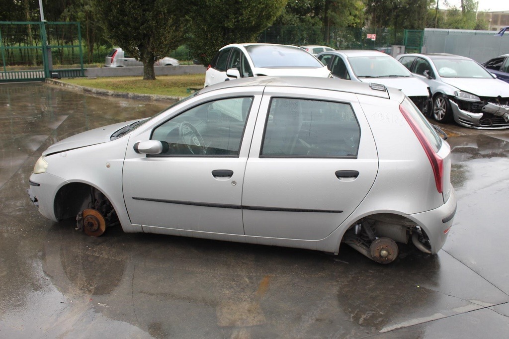 FIAT PUNTO 1.3 D 51KW 5M 5P (2005) RICAMBI IN MAGAZZINO