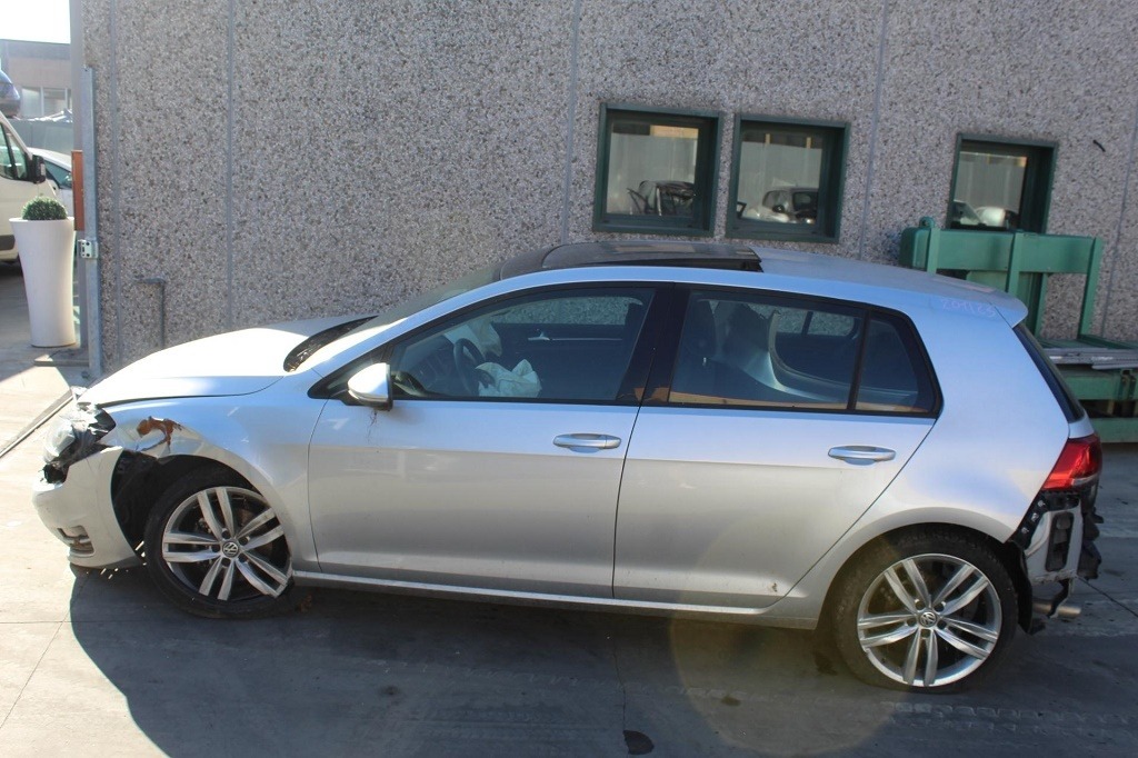 VOLKSWAGEN GOLF 7 1.6 D 77KW 5M 5P (2014) RICAMBI IN MAGAZZINO