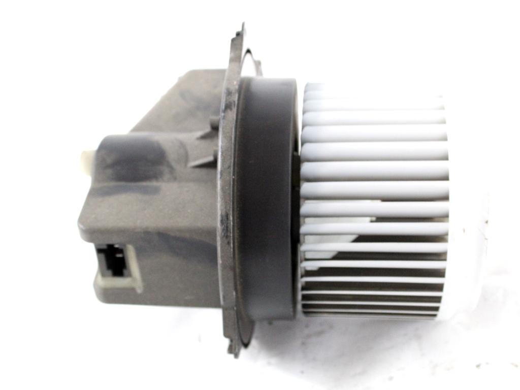 77368117 MOTORINO VENTOLA VENTILAZIONE ABITACOLO LANCIA YPSILON 1.2 B 51KW 5M 5P (2015) RICAMBIO USATO 5N8527000