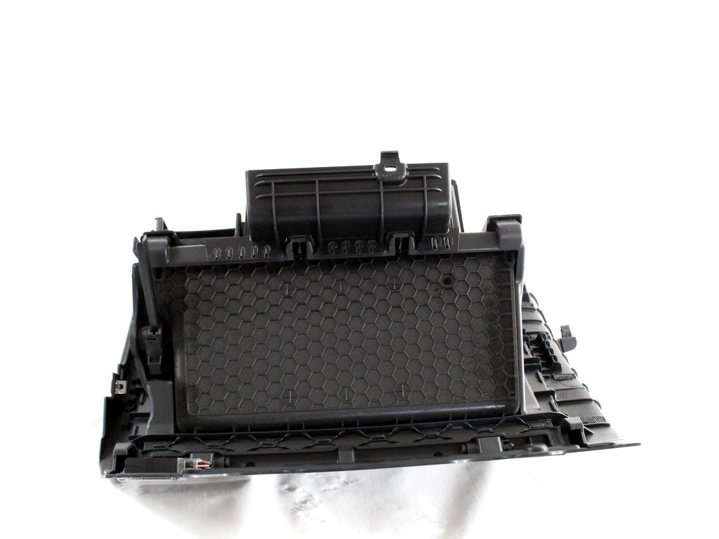 5G1857097AB CASSETTO PORTAOGGETTI CRUSCOTTO LATO DESTRO VOLKSWAGEN GOLF 7 1.6 D 77KW 5M 5P (2014) RICAMBIO USATO 5G1857290K