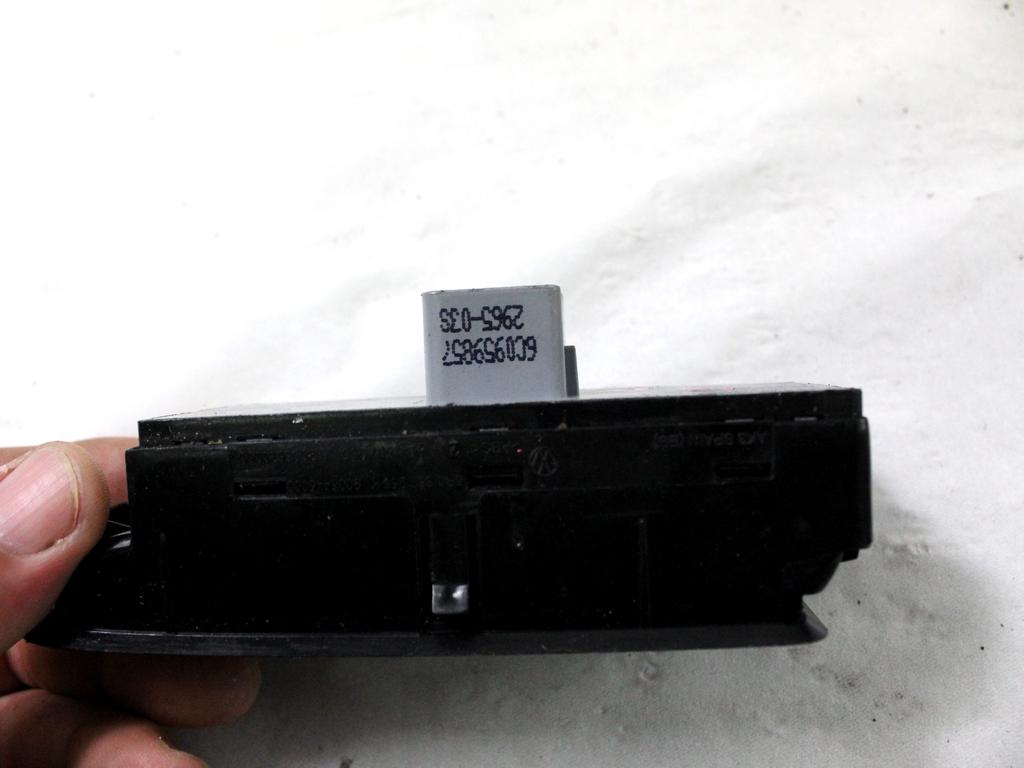 6C0959857 GRUPPO DI COMANDO ALZA-VETRI ALZA-CRISTALLI PORTA ANTERIORE SINISTRA VOLKSWAGEN POLO 1.0 B 55KW 5M 5P (2016) RICAMBIO USATO CON INTERRUTTORE BLOCCO ALZA-VETRI ALZA-CRISTALLI