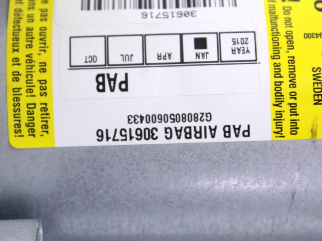 30724652 KIT AIRBAG VOLVO V50 SW 2.0 D 100KW 6M 5P (2005) RICAMBIO USATO CON CENTRALINA AIRBAG, AIRBAG VOLANTE, AIRBAG PASSEGGERO, PRETENSIONATORI CINTURE DI SICUREZZA E CRUSCOTTO 30615725 30615716 30722599