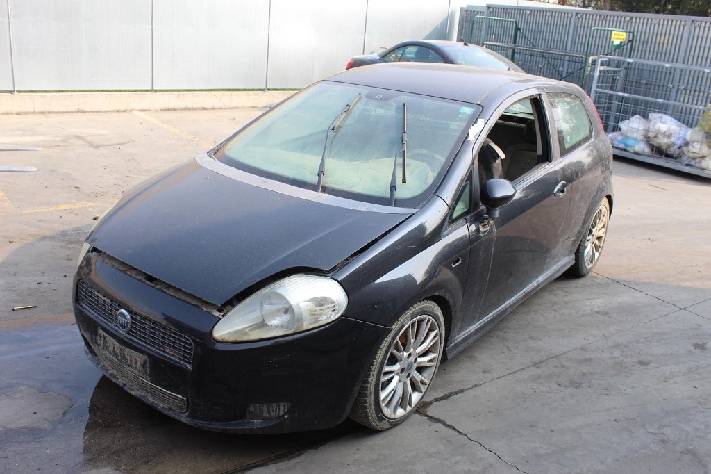 FIAT GRANDE PUNTO 1.9 D 96KW 6M 3P (2006) RICAMBI IN MAGAZZINO