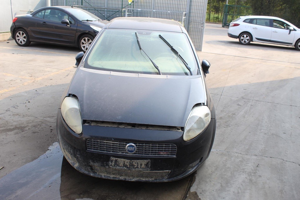 FIAT GRANDE PUNTO 1.9 D 96KW 6M 3P (2006) RICAMBI IN MAGAZZINO