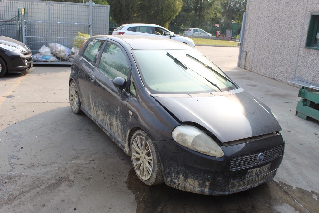 FIAT GRANDE PUNTO 1.9 D 96KW 6M 3P (2006) RICAMBI IN MAGAZZINO