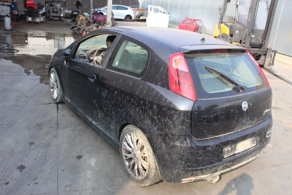 FIAT GRANDE PUNTO 1.9 D 96KW 6M 3P (2006) RICAMBI IN MAGAZZINO