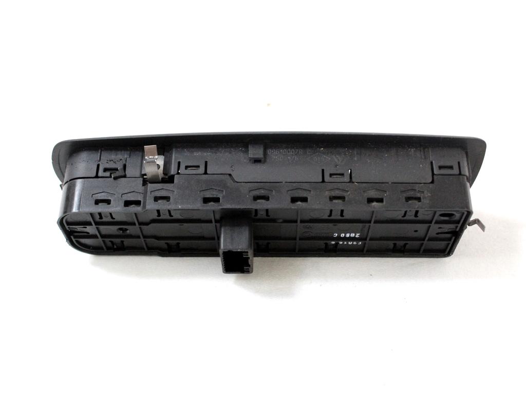 809610007R GRUPPO DI COMANDO ALZA-VETRI ALZA-CRISTALLI PORTA ANTERIORE SINISTRA RENAULT MEGANE 3 SW 1.6 G 81KW 6M 5P (2010) RICAMBIO USATO CON REGOLAZIONE RETROVISORI ELETTRICI, INTERRUTTORE BLOCCO ALZA-VETRI ALZA-CRISTALLI