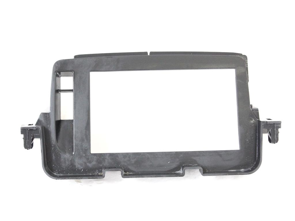 682470010R MASCHERINA RIVESTIMENTO CRUSCOTTO CENTRALE DISPLAY NAVIGATORE RENAULT MEGANE 3 SW 1.6 G 81KW 6M 5P (2010) RICAMBIO USATO