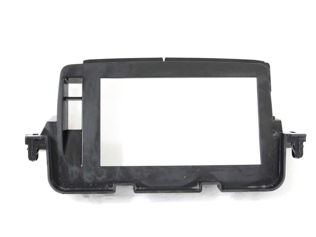 682470010R MASCHERINA RIVESTIMENTO CRUSCOTTO CENTRALE DISPLAY NAVIGATORE RENAULT MEGANE 3 SW 1.6 G 81KW 6M 5P (2010) RICAMBIO USATO