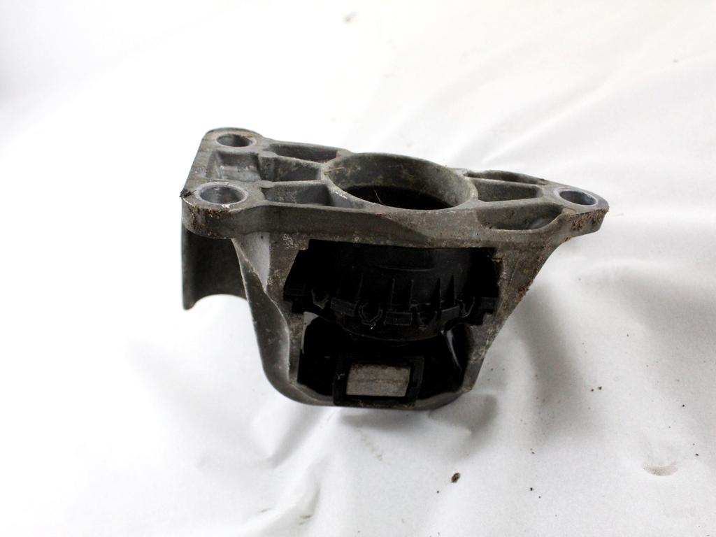 112100014R SUPPORTO MOTORE RENAULT MEGANE 3 SW 1.6 G 81KW 6M 5P (2010) RICAMBIO USATO